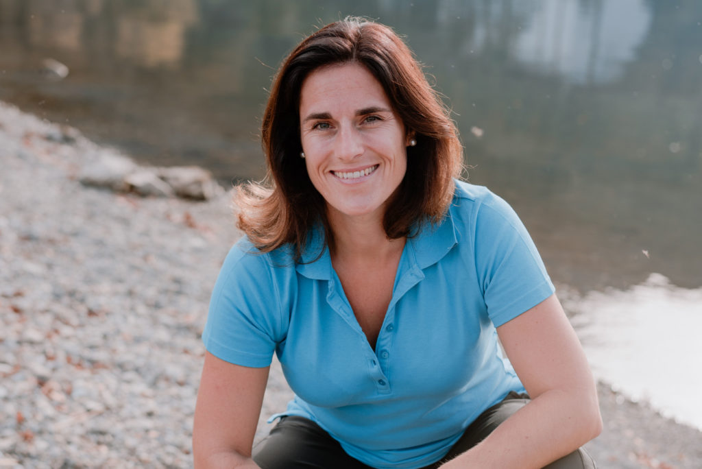 Conny Balmer, eidg. dipl. Physiotherapeutin HF, am Brienzersee